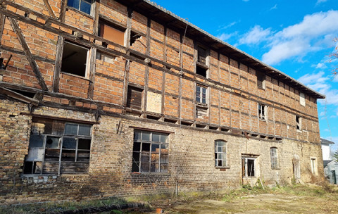 Hauptgebäude Rittergut Zeestow vor der Sanierung Foto: 2BPlan